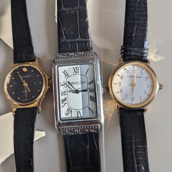 Lot of 3 Leather Watches Coldwater Creek, Helbros, Alfred Sung - Picture 11 of 11